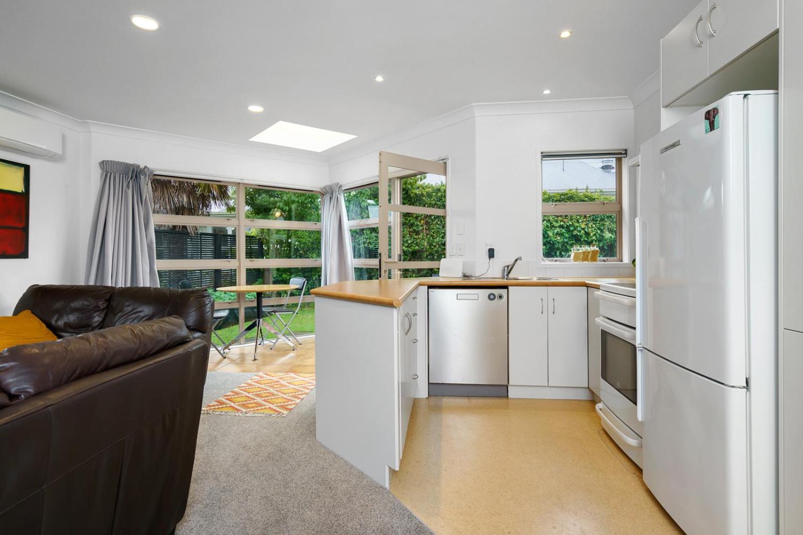 Sunny, Quiet, 2-Bedroom Unit In Fabulous Location! Cambridge Eksteriør bilde